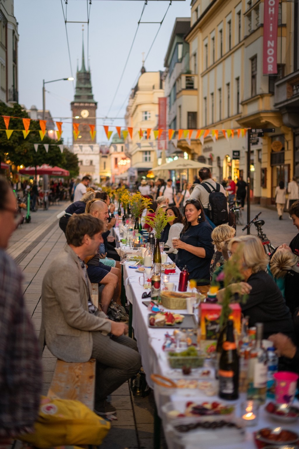 Fotografie 6 projektu STŮL NA MÍRU v Pardubicích