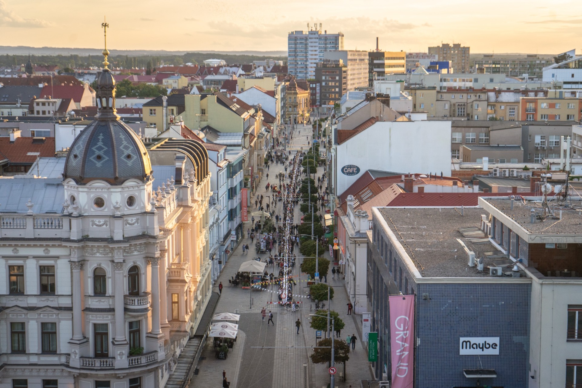 Fotografie 7 projektu STŮL NA MÍRU v Pardubicích